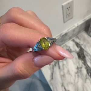 10K White Gold Ring with Peridot Stone
